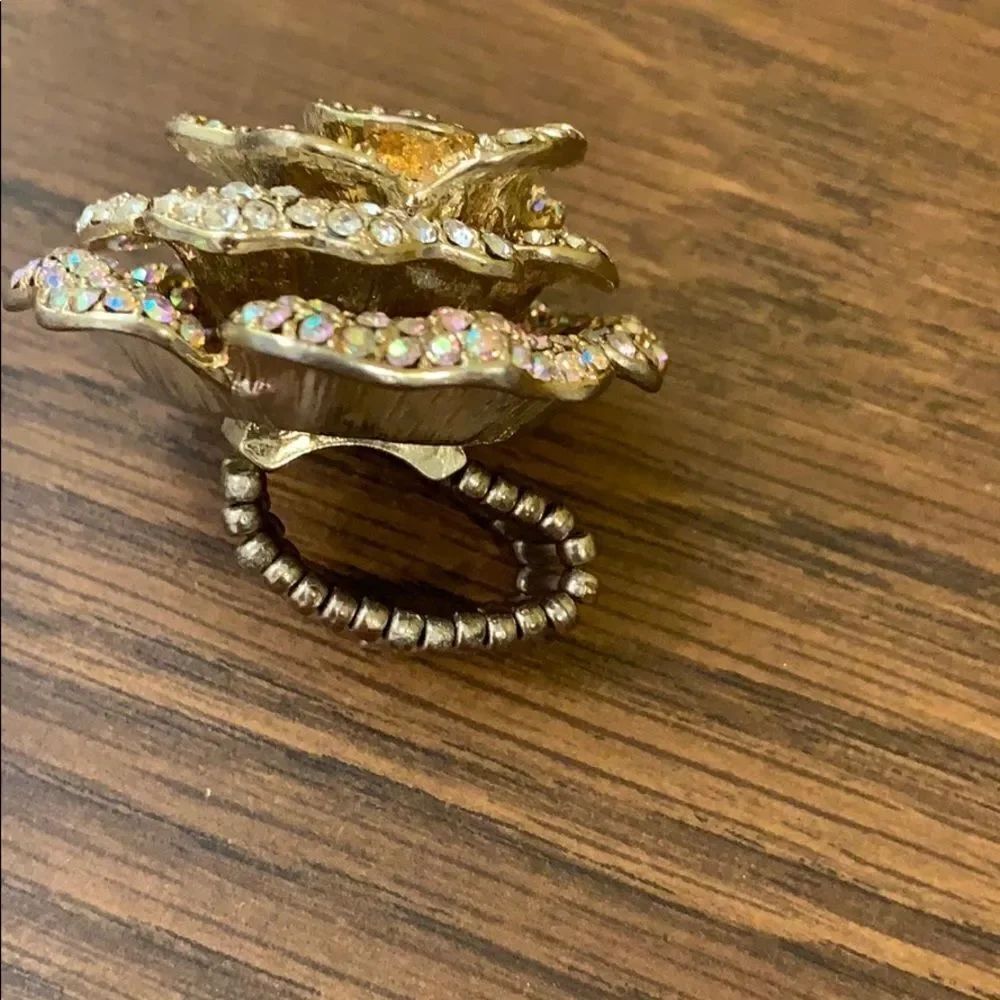 Rose Rhinestone Stretchy Ring - Picture 2 of 7